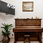 Exquilia Home & Garden